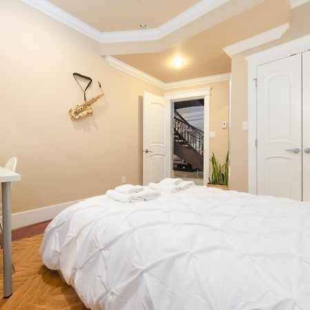 Oakridge Luxury Homestay Vancouver Bagian luar foto